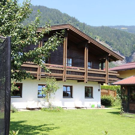Quaint Mansion Near Ski Bus In Goldegg Exteriér fotografie