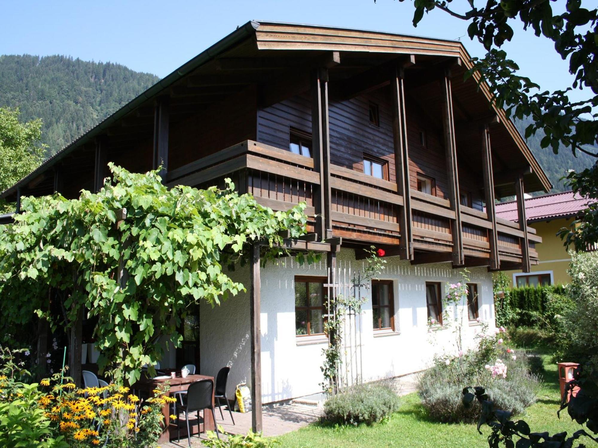 Quaint Mansion Near Ski Bus In Goldegg Exteriér fotografie